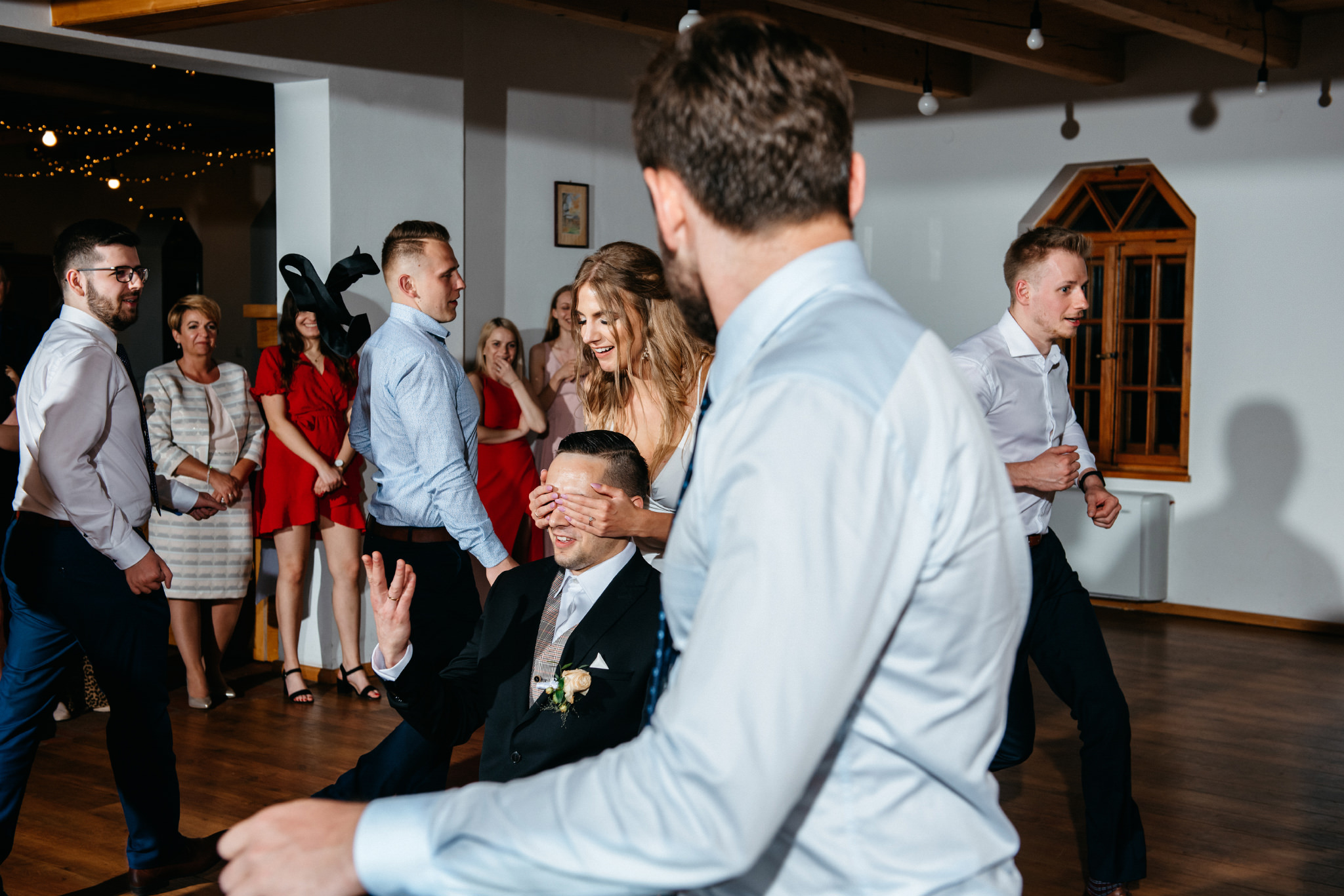 Nastrojowe przyjęcie weselne Asi i Piotra | Dwór w Woli Sękowej 70